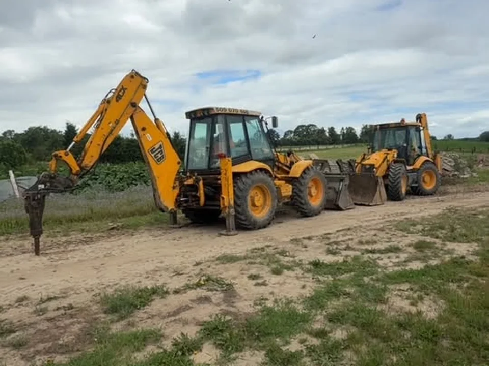 Koparko-ładowarki JCB firmy Świeżak, Morąg